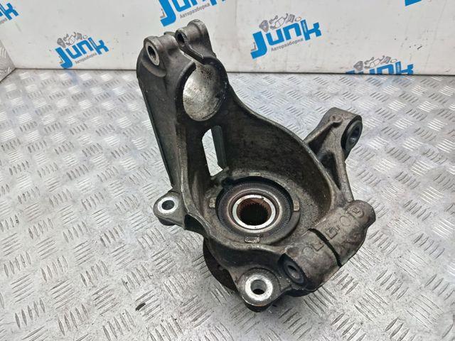 Кулак поворотний передній правий LR044017 LAND ROVER