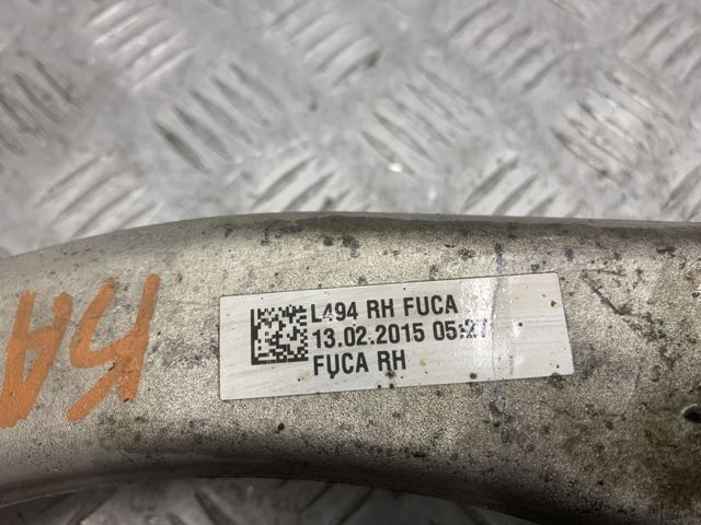 Важіль передньої підвіски верхній, правий LR044841 LAND ROVER
