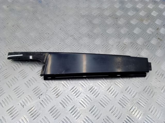 Накладка задньої двері, правої, вертикальна LR050771 LAND ROVER