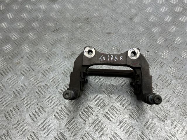 Скоба гальмівного заднього супорта LR050777 LAND ROVER