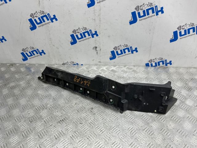 Напрямна заднього бампера, права LR055887 LAND ROVER