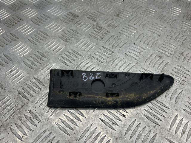 Молдинг переднього лівого крила LR058538 LAND ROVER