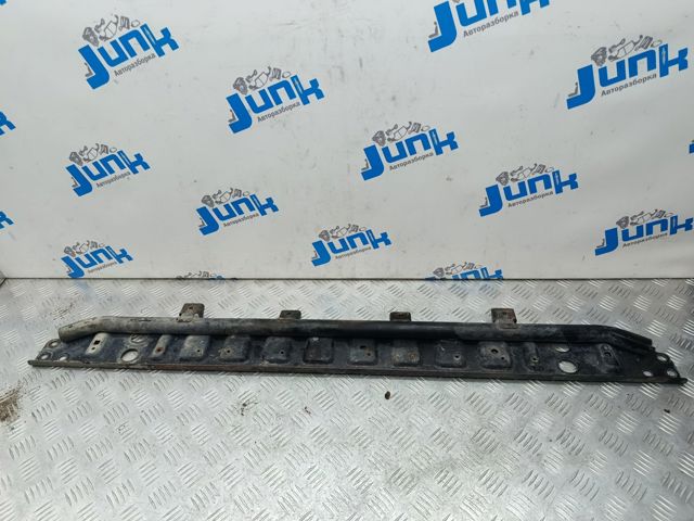 Кронштейн радіатора нижній LR060346 LAND ROVER