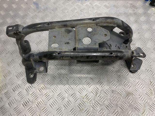 Балка кріплення коробки передач LR062114 LAND ROVER