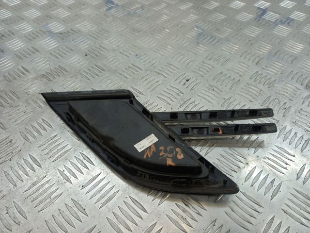 Молдинг переднього правого крила LR062119 LAND ROVER