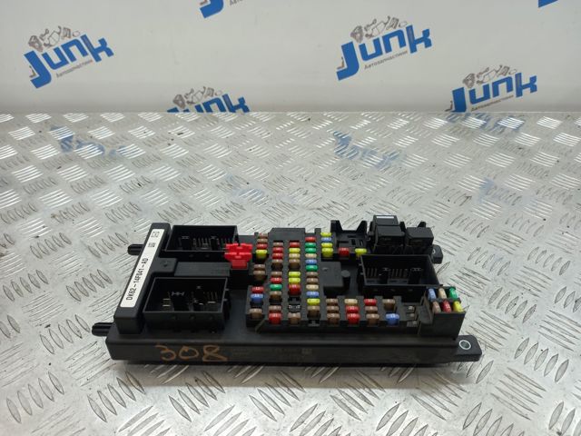 Корпус запобіжників LR068360 LAND ROVER