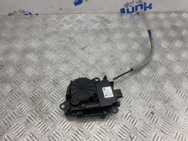 Актуатор замка багажника (задніх дверей) LR070125 LAND ROVER