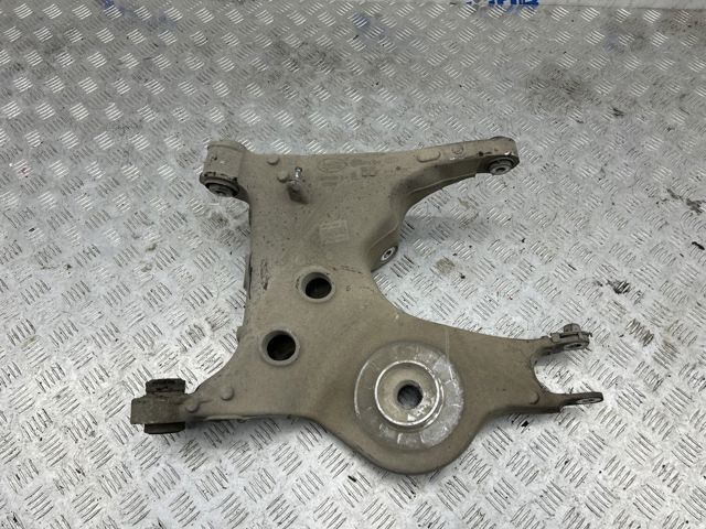 Балансир задній нижній, правий LR072652 LAND ROVER