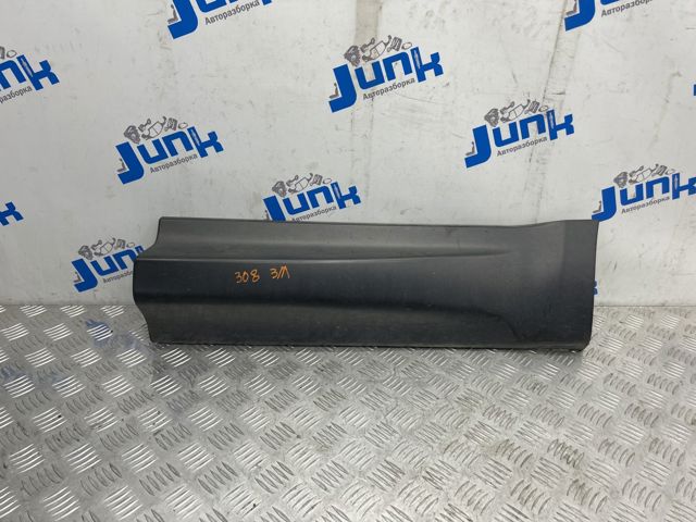 Накладка задніх лівих дверей, нижня LR077214 LAND ROVER