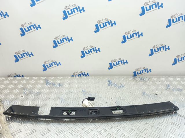 Молдинг задных (3/5-х) дверей LR077721 LAND ROVER