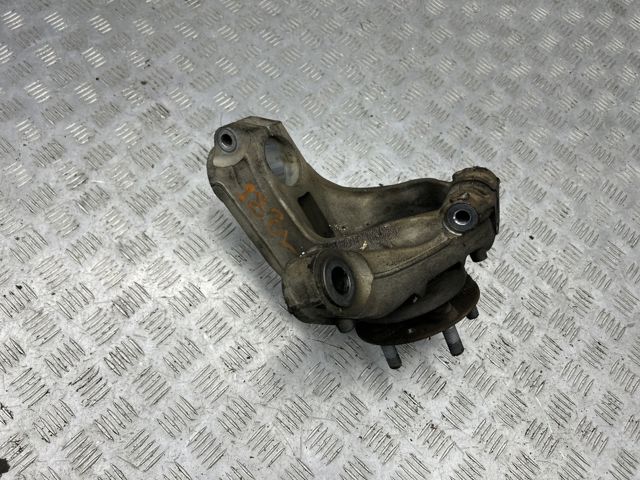 Цапфа поворотна ліва LR078178 LAND ROVER