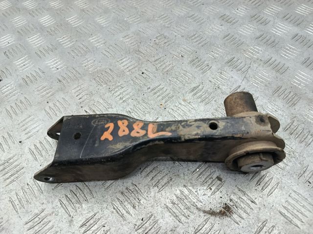 Балансир задній нижній, лівий LR113740 LAND ROVER