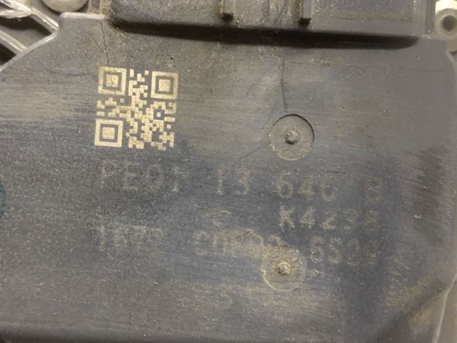 Дросільна заслінка в зборі PE0113640B MAZDA