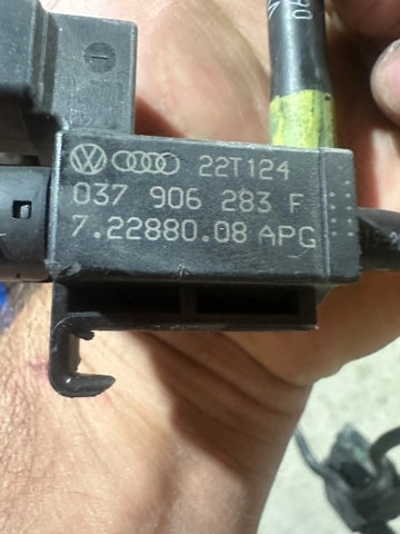 Перетворювач тиску (соленоїд) наддуву / EGR 037906283F VAG
