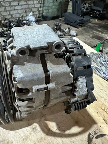 Генератор автомобільний 06L903018G VAG