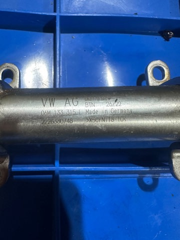 Розподільник палива (рампа), лівий 06M133315L VAG