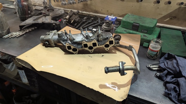 Колектор впускний 1449118 FORD