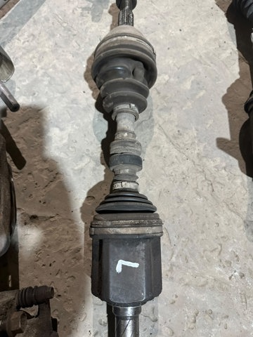 Привід лівий 39101JG74B NISSAN