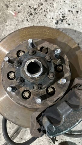 Маточина колеса передня 402020W093 NISSAN