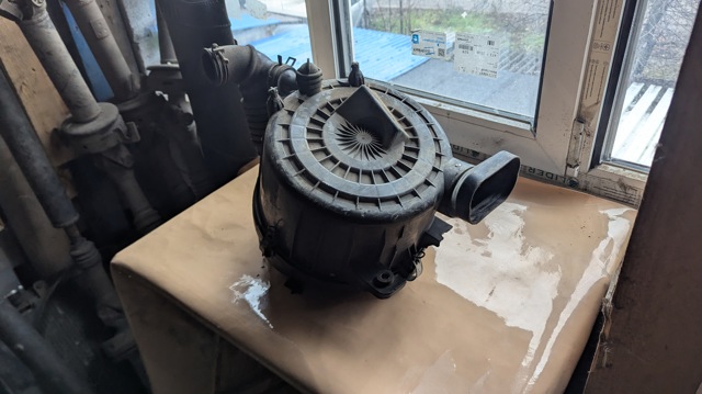 Корпус повітряного фільтра 5031519 FORD