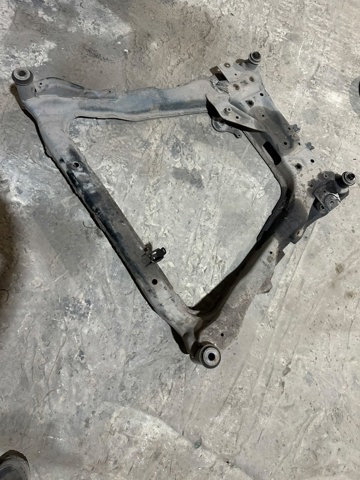 Передня балка 54400JG00A NISSAN