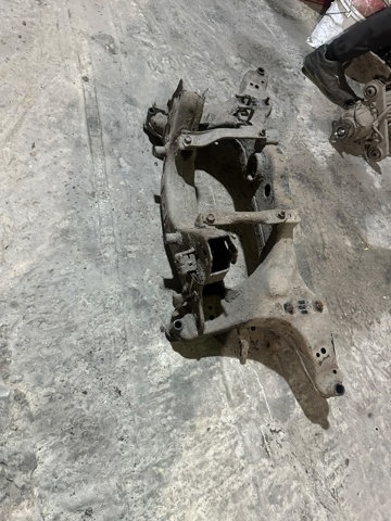 Балка задньої підвіски, підрамник 55400JG200 NISSAN