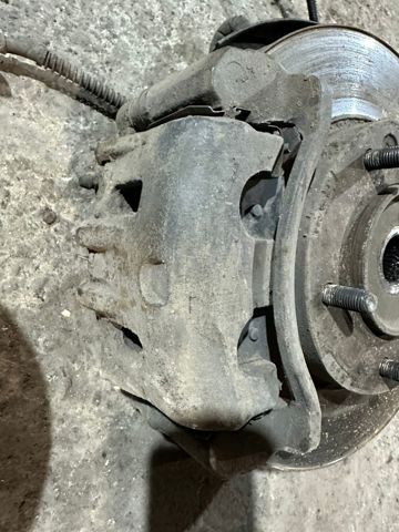 Супорт гальмівний, передній, правий 581303E100 HYUNDAI