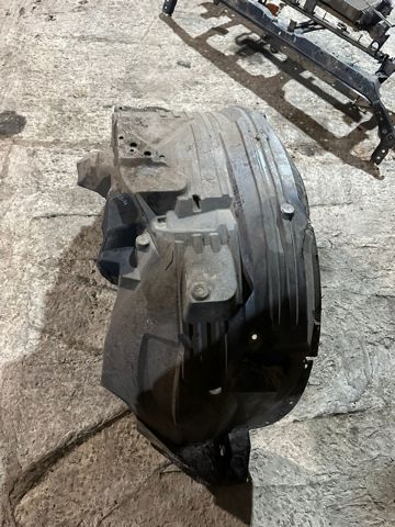 Подкрильнікі переднього крила, правий 63840EB300 NISSAN