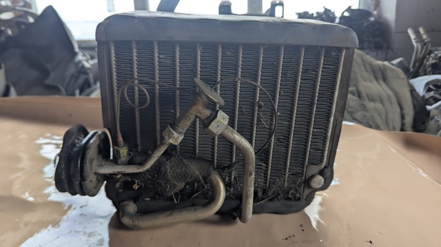 Радіатор охолодження кондиціонера 7812A035 MITSUBISHI