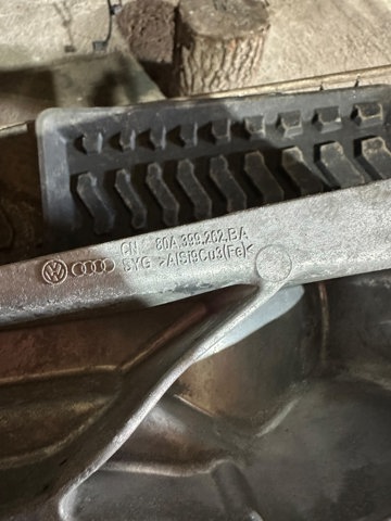 Кріплення кпп 80A399262BA VAG