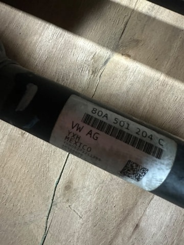Піввісь задня, права 80A501204C VAG