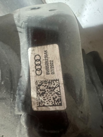 Балка задньої підвіски, підрамник 8W0505235AK VAG