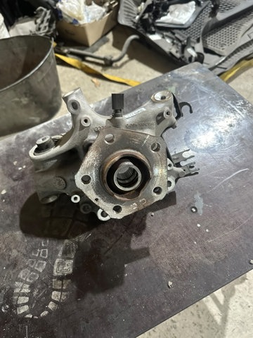 Цапфа права 8W0505460D VAG