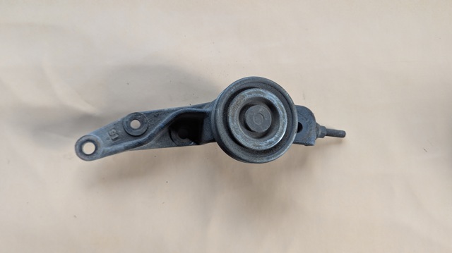 Ролик натягувача приводного ременя MB609133 MITSUBISHI