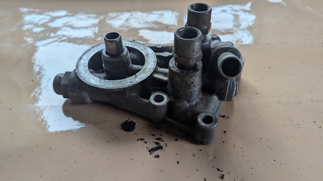 Кронштейн масляного фільтра MD343112 MITSUBISHI