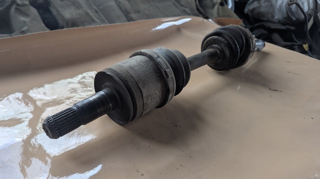 Привід передній лівий MN107601 MITSUBISHI