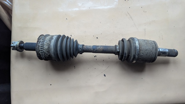 Піввісь передня ліва MN107605 MITSUBISHI