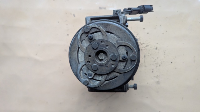 Компресор кондиціонера MN123626 MITSUBISHI