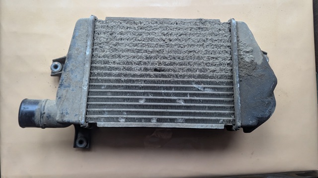 Радіатор интеркуллера MN135001 MITSUBISHI