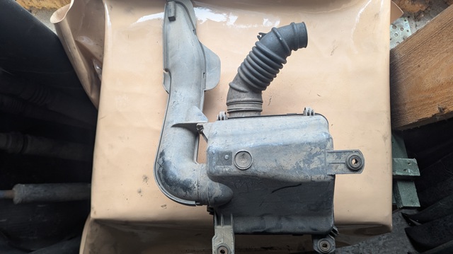 Корпус повітряного фільтра, нижня частина MN135613 MITSUBISHI