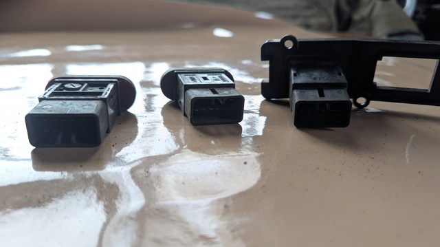 Кнопка аварійки Mitsubishi Pajero SPORT I