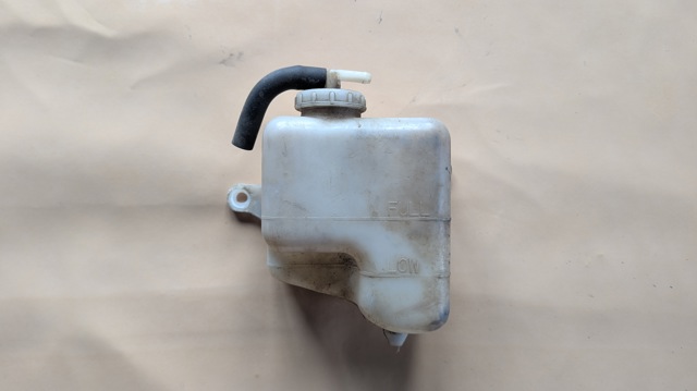 Водяний бачок системи охолодження MR127441 MITSUBISHI