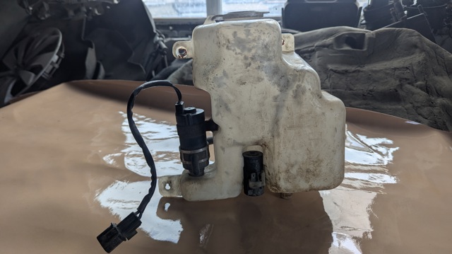 Бачок омивача скла MR322345 MITSUBISHI