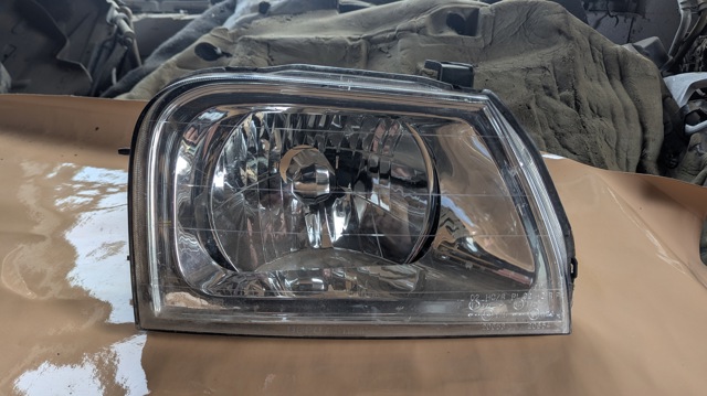 Права блок фара MR439534 MITSUBISHI