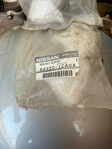 Кронштейн бампера переднього, зовнішній правий 622201CA0A NISSAN