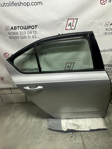 Двері задні в зборі 1Z5833056 VAG