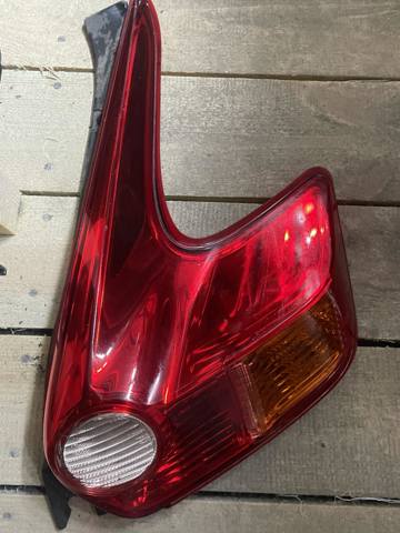 Задній правий стоп 265501KA0A NISSAN