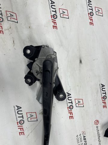 Важіль-поводок двірника заднього скла 28781JD00A NISSAN