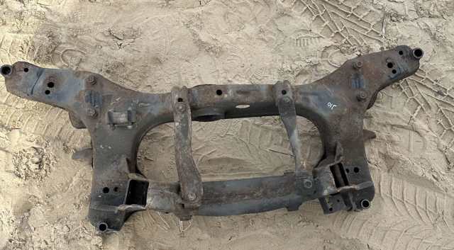 Передня балка 54400BB00A NISSAN