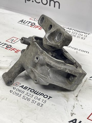 Права подушка мотора 5N0199262 VAG
